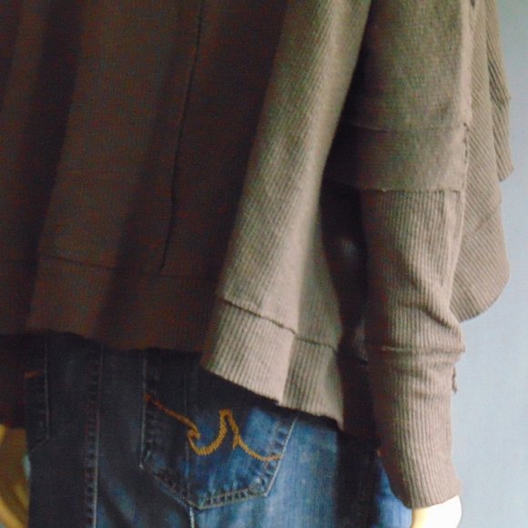 Free People NWT Charcoal Gray Ribbed Hi Lo Raw Hem Turtleneck Top Sm - Picture 9 of 10